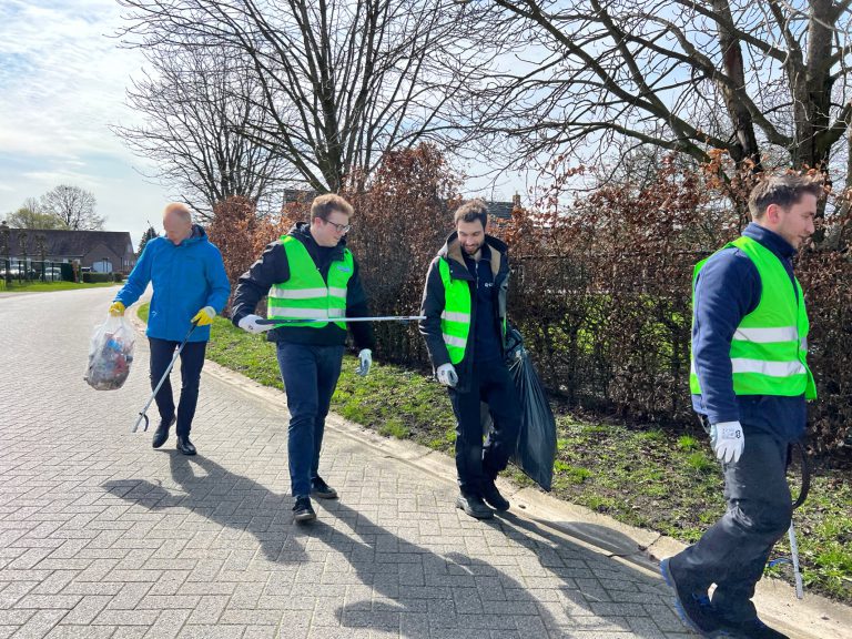 Trashwalk Baarle met personeel