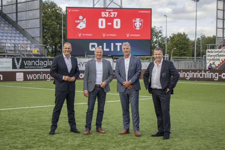 Feestelijke ingebruikname scorebord Emmen